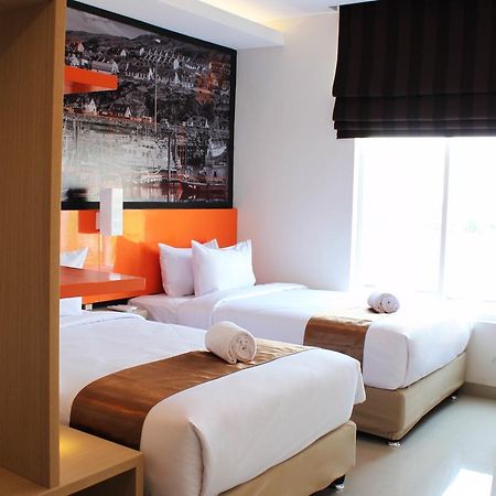 Bliss Soetta Hotel Semarang Eksteriør billede