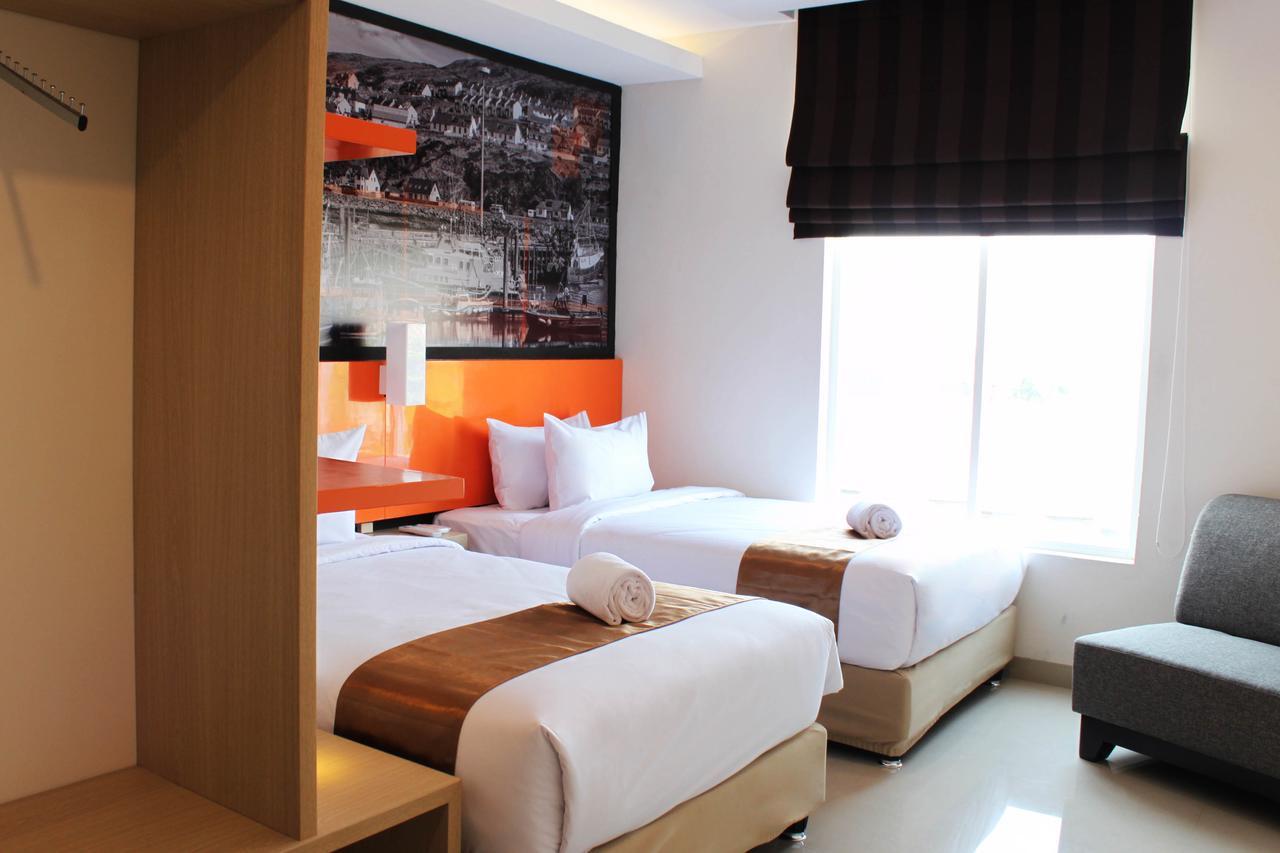 Bliss Soetta Hotel Semarang Eksteriør billede
