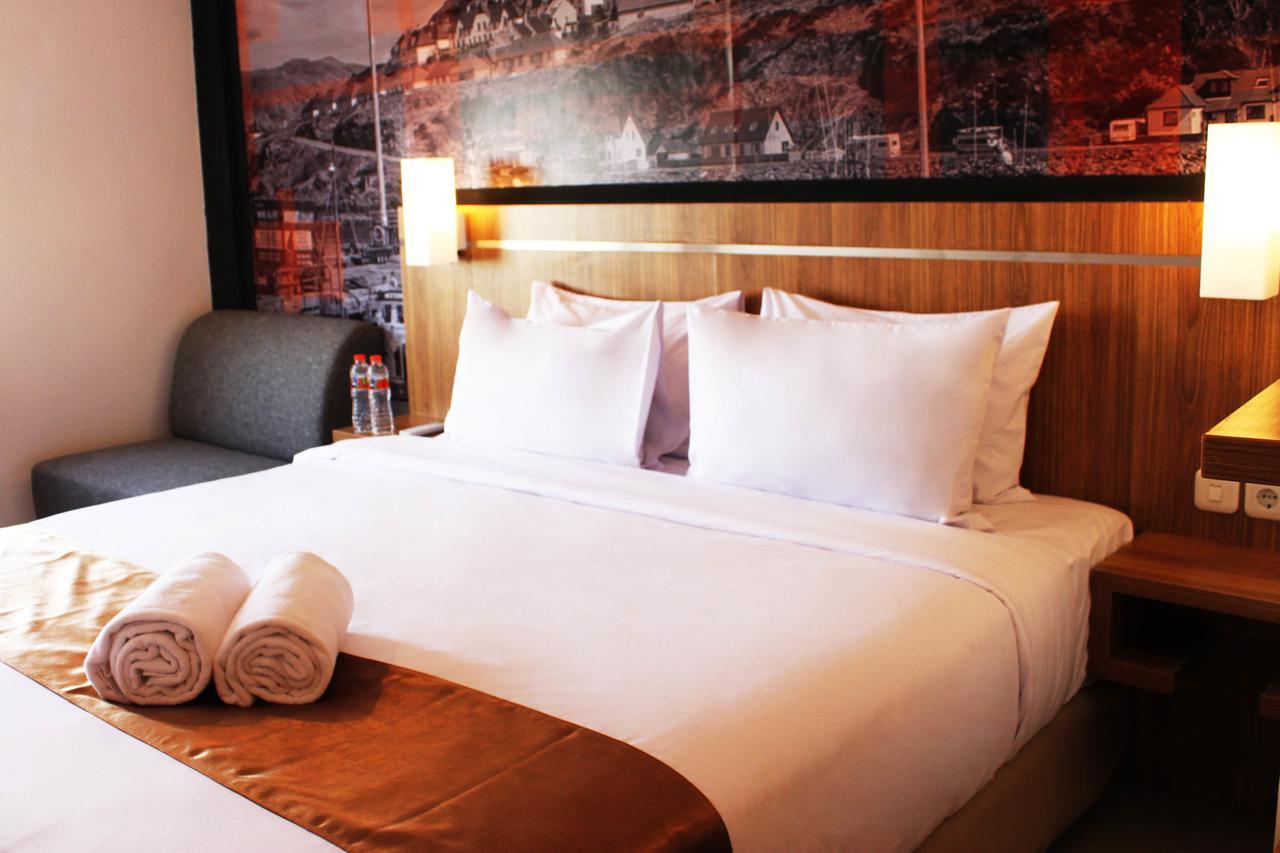 Bliss Soetta Hotel Semarang Eksteriør billede