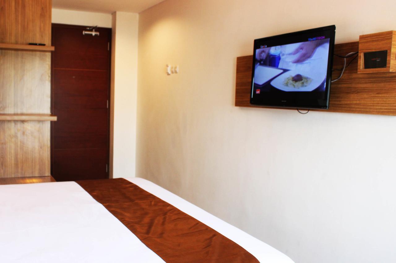 Bliss Soetta Hotel Semarang Eksteriør billede