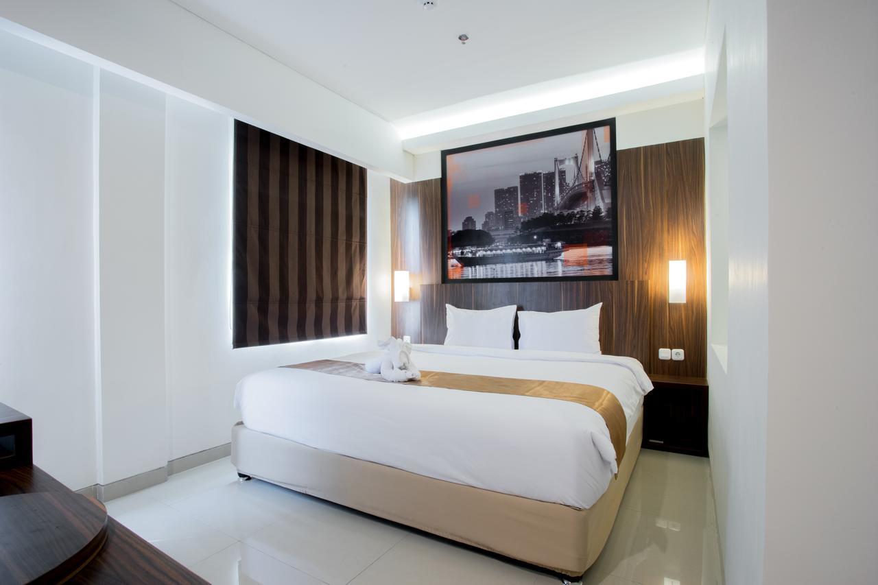 Bliss Soetta Hotel Semarang Eksteriør billede