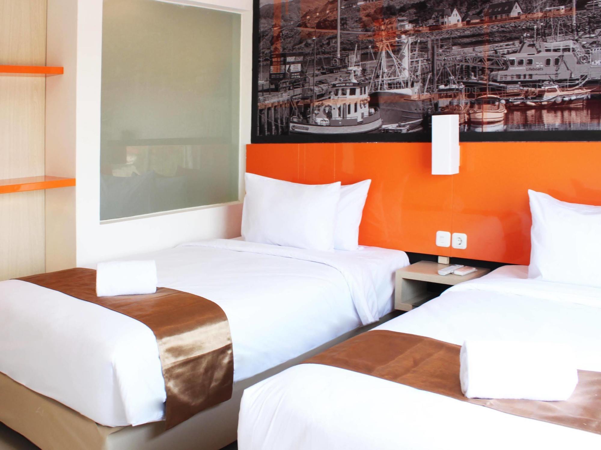 Bliss Soetta Hotel Semarang Eksteriør billede