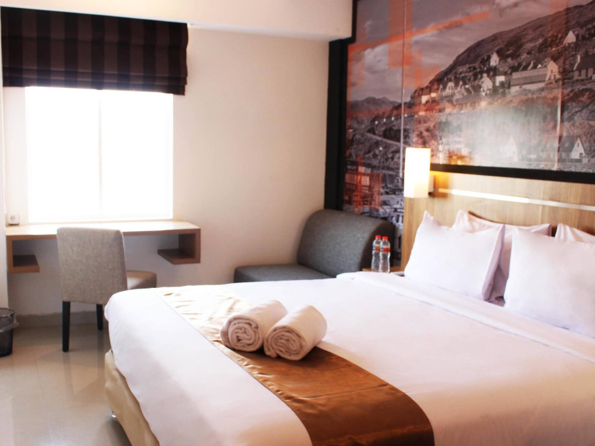 Bliss Soetta Hotel Semarang Eksteriør billede
